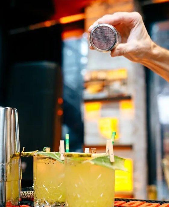 Show-bar-139